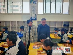 市第五中学“校园餐”日：多方代表实地监视 守
